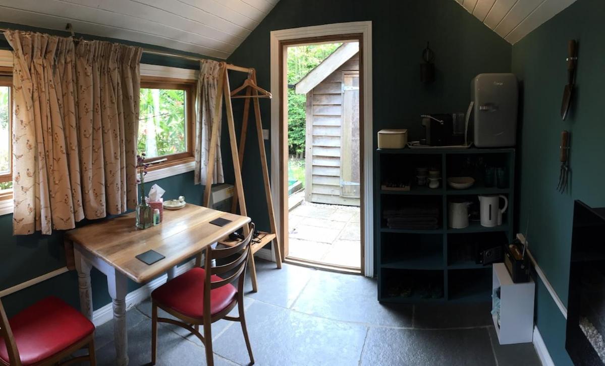The Tool Shed Nestled In Idyllic Countryside Villa Linchmere Exterior photo